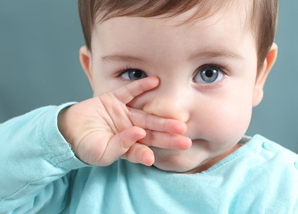 Cha mẹ cần xử trí thế nào khi trẻ bị chảy mũi?