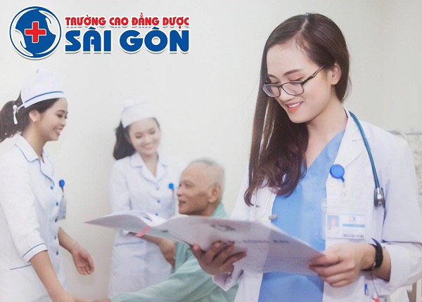 Điều dưỡng Sài Gòn chia sẻ cách xử trí khi trẻ bị sốt