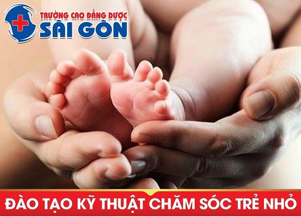 Điều Dưỡng Sài Gòn hướng dẫn Mẹ biết về suy dinh dưỡng trẻ em