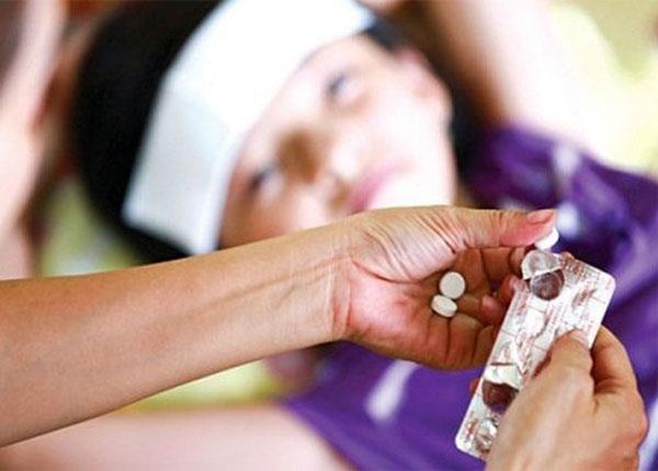 Dược sĩ Sài Gòn cảnh bảo loại thuốc hạ sốt không dùng khi bị sốt xuất huyết