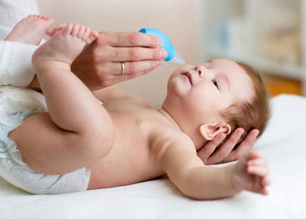 Một số mẹo đơn giản trị nghẹt mũi cho trẻ sơ sinh