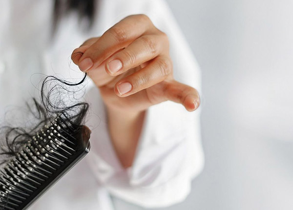 Đâu là nguyên nhân dẫn tới tình trạng rụng tóc bất thường?