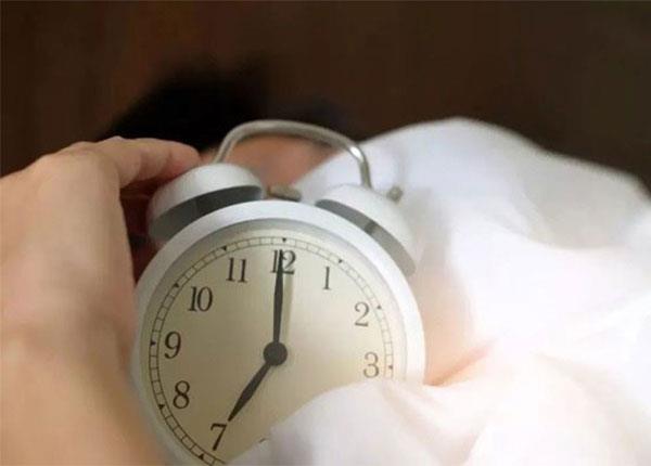 Tổng hợp 10 thói quen vào buổi sáng ảnh hưởng xấu đến sức khỏe