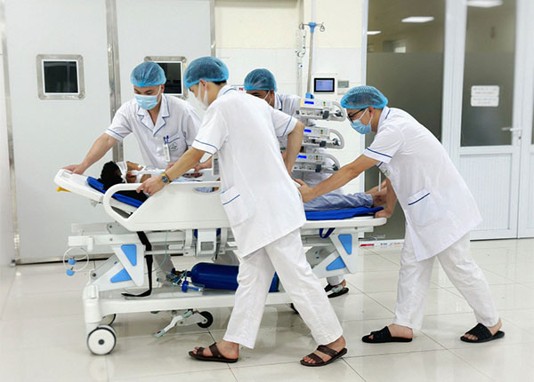 Mặt trái ngành Điều dưỡng và những áp lực nghề nghiệp thầm lặng