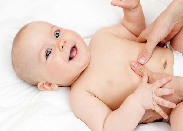 Y sĩ YHCT tiết lộ chữa chướng bụng ở trẻ nhỏ bằng cách massage đơn giản