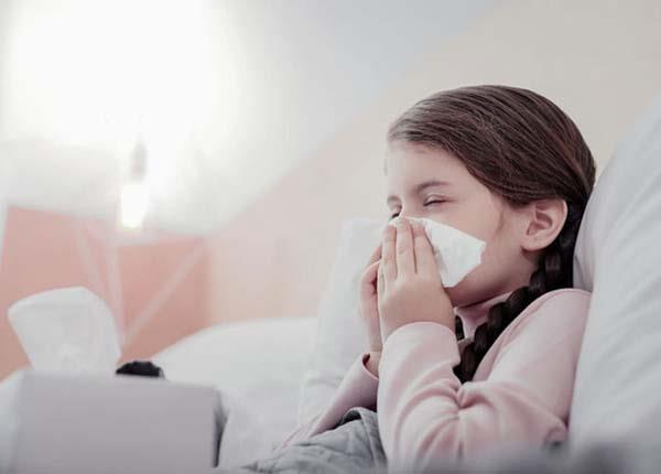 Biến chứng và cách điều trị cảm lạnh ở trẻ em