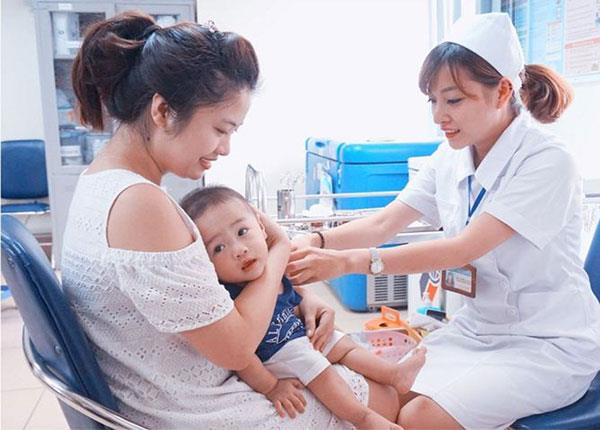 Giảng viên Điều dưỡng Sài Gòn nói gì về tiêm chủng ở trẻ em