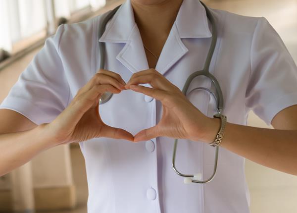Hành nghề Y Dược cần làm việc bằng cả khối óc và con tim