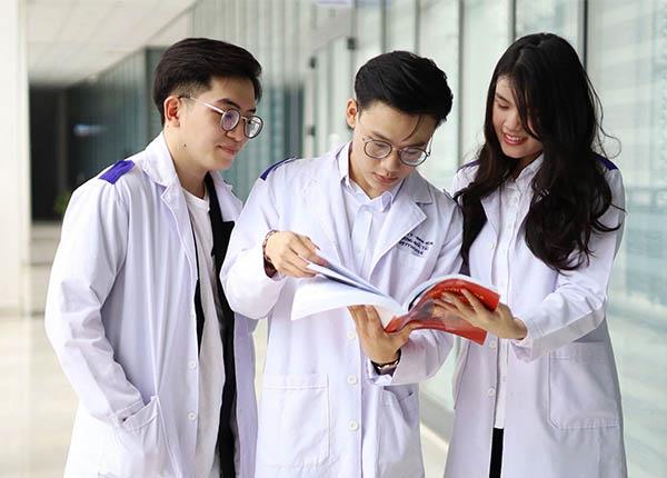 Học liên thông Đại học Dược có được giảm 70% học phí theo Nghị định 238/2025/NĐ-CP?