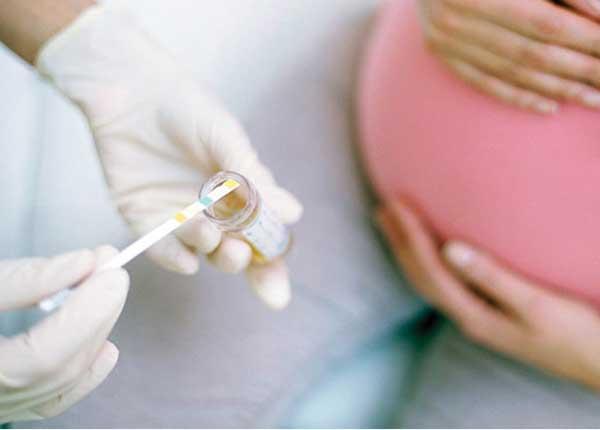 Lý giải tại sao nên xét nghiệm nước tiểu ở phụ nữ mang thai