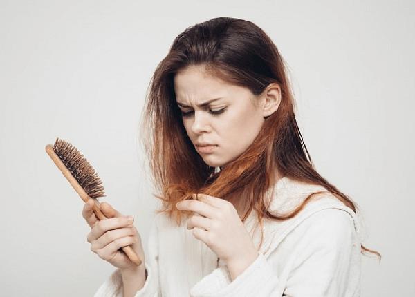 Nguyên nhân và cách khắc phục tình trạng tóc yếu và gãy rụng