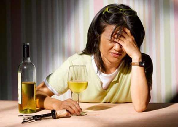 Những tác hại từ việc lạm dụng rượu ở phụ nữ