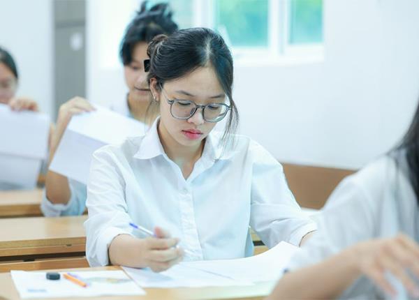 Quy định điểm sàn 15 năm 2026 ảnh hưởng thế nào đến cơ hội vào đại học?