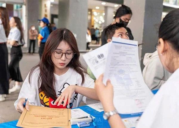 Quy định mới xét tuyển học bạ năm 2026 tăng yêu cầu về môn học nền tảng