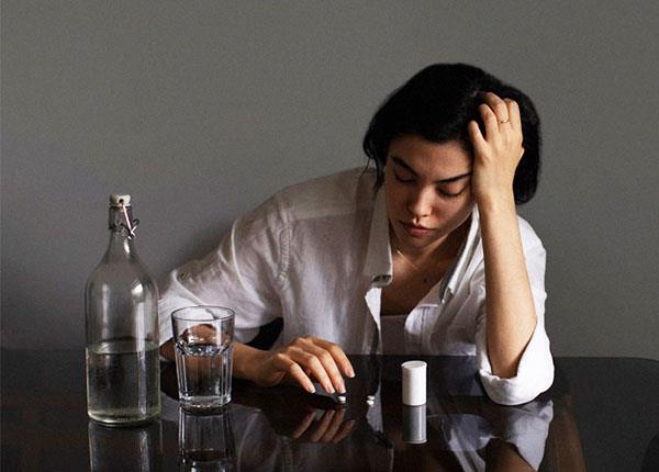 Sau khi uống rượu bao lâu thì được uống thuốc để đảm bảo an toàn cho sức khỏe?