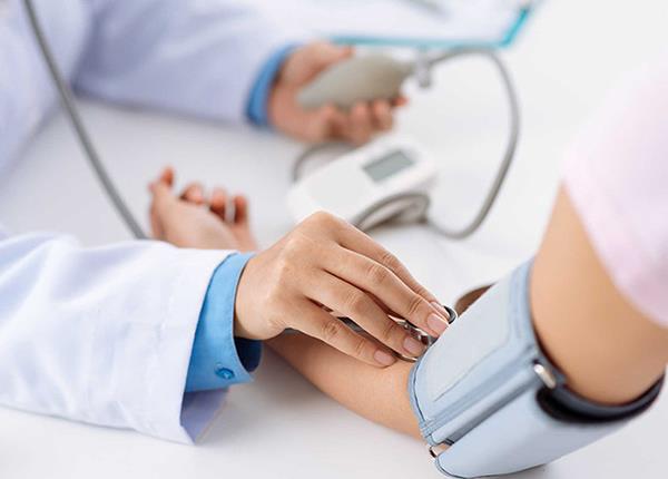 Tại sao tăng huyết áp có thể dễ gây tai biến mạch máu não?