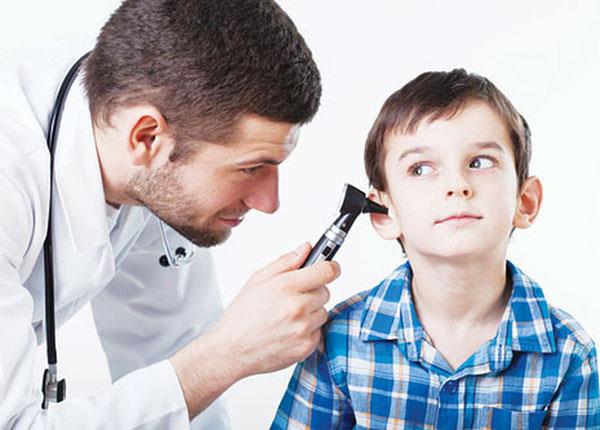 Tìm hiểu phương pháp điều trị viêm tai giữa cấp ở trẻ em