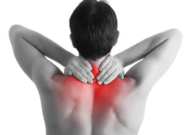 Triệu chứng thường gặp và cách điều trị đau lưng trên